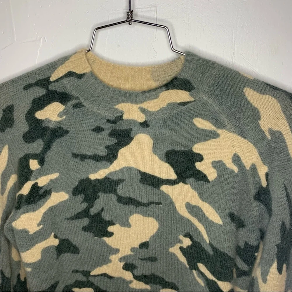 Banana Republic Camo Print Wool Blend Long Sleeve Crewneck Sweater​​​​ - Picture 8 of 9
